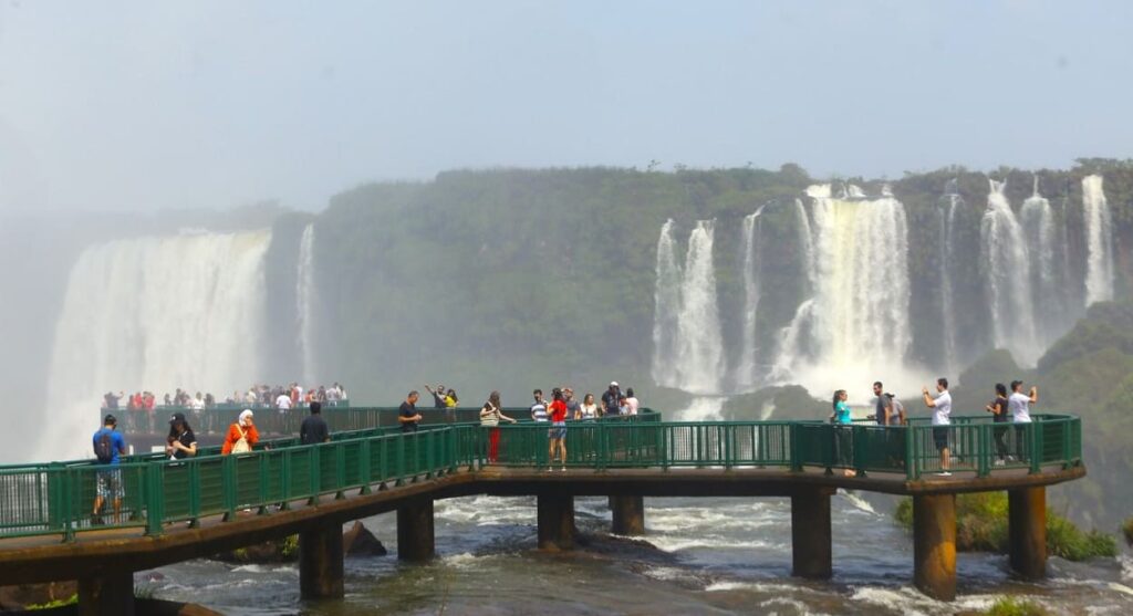Veja como foi o movimento dos atrativos de Foz do Iguaçu em agosto