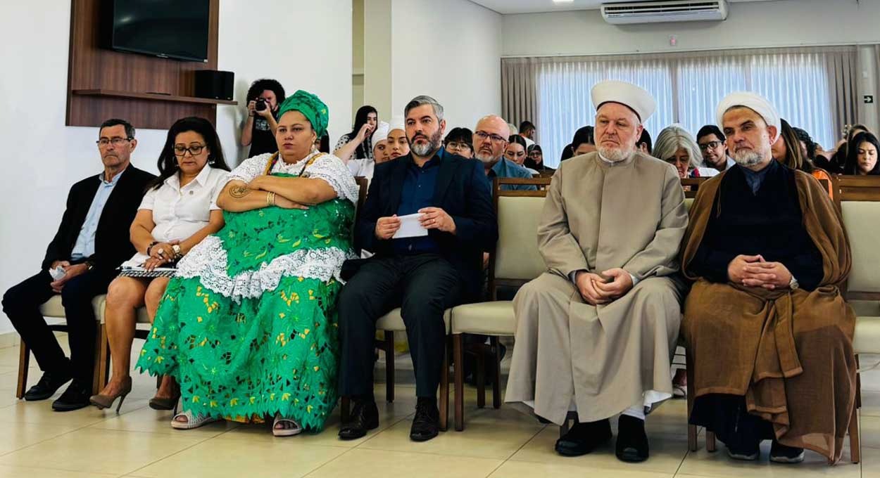 Encontro reuniu representantes de várias crenças. Foto: Divulgação OAB/Foz