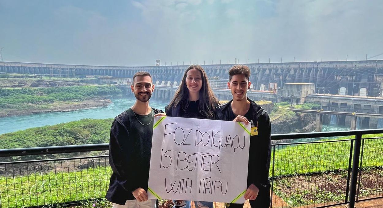 Trio ganhou fama ao comparar Cataratas do Iguaçu e Niagara Falls foram convidados pelo Visit Iguassu e seus associados para experiências no Destino Iguaçu