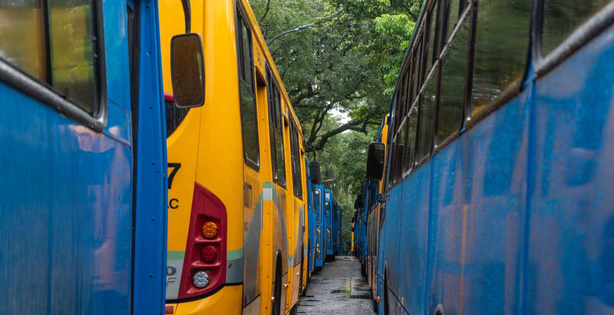 Empresa de ônibus abre vagas para 7 funções em Foz do Iguaçu
