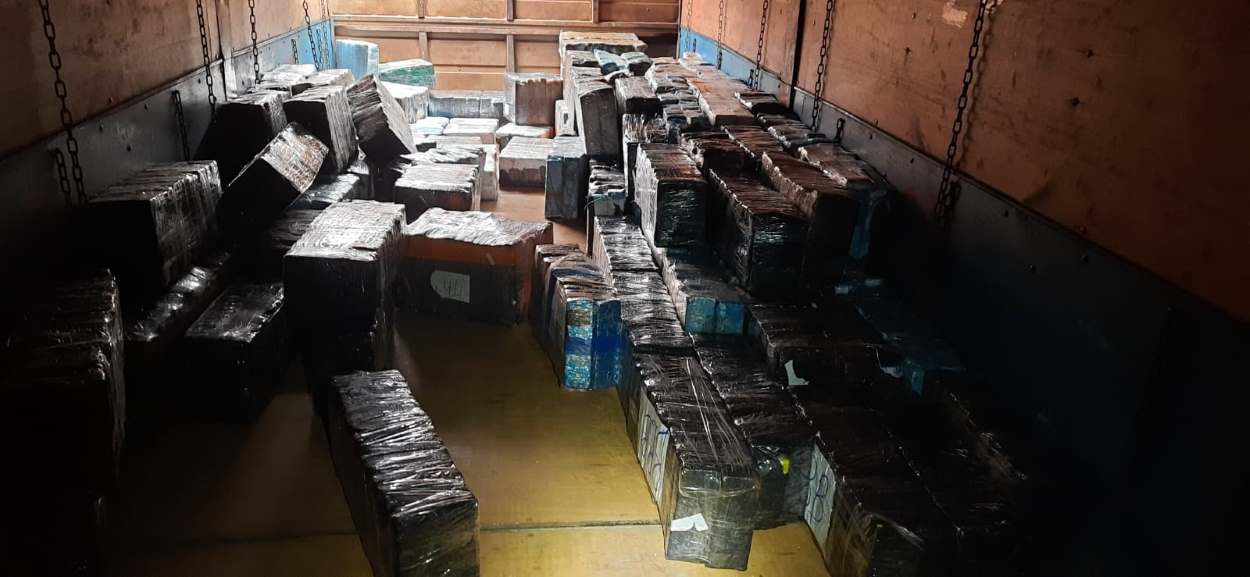 Caminhoneiro que carregou em Foz do Iguaçu ‘cai’ com 2,5 toneladas de maconha