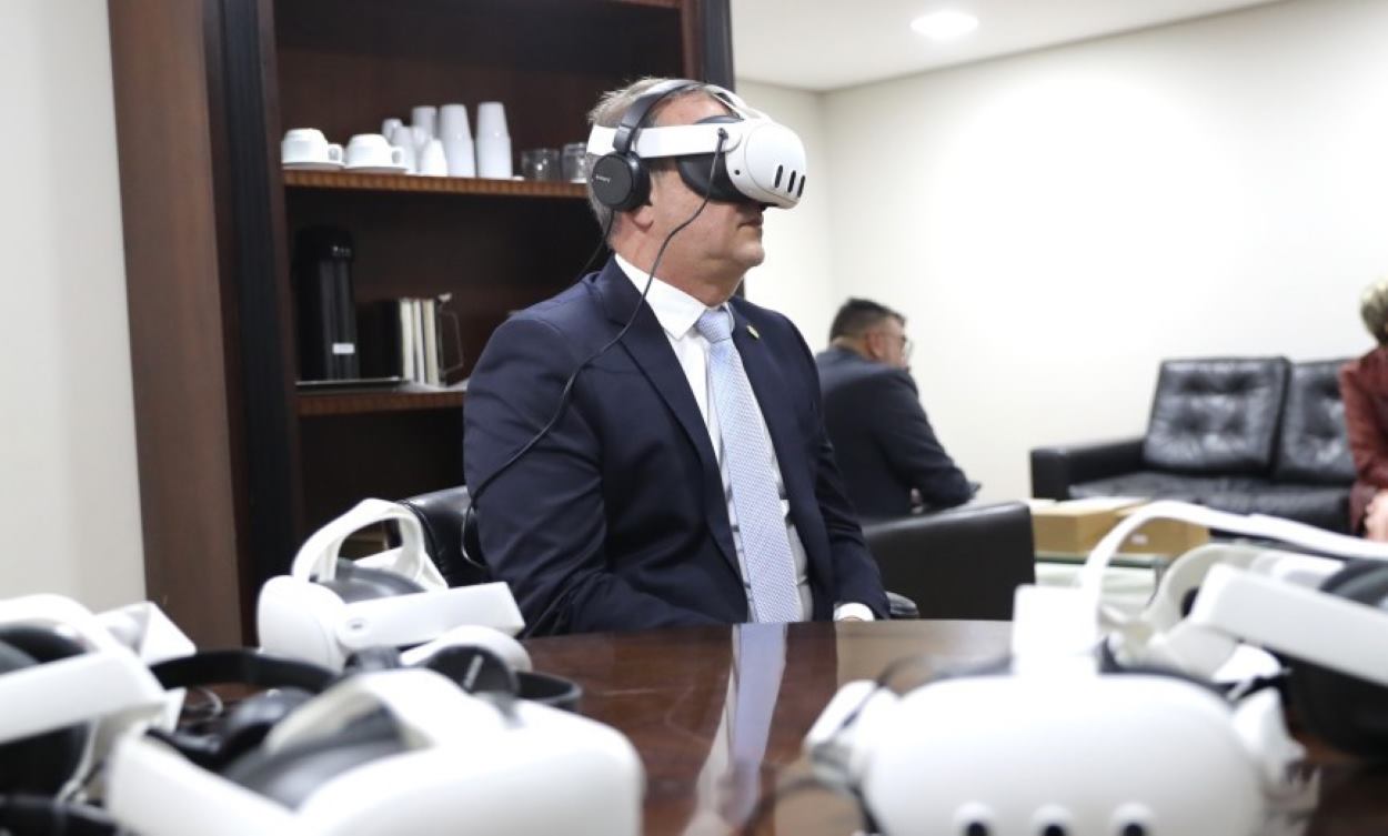 Óculos de realidade virtual permite visitar Assembleia Legislativa em tour imersivo