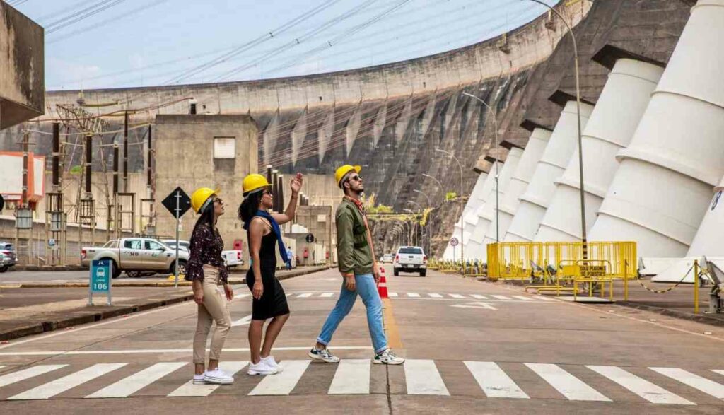 Com salário de até R$ 10 mil, Itaipu Parquetec oferece vagas de emprego em três funções