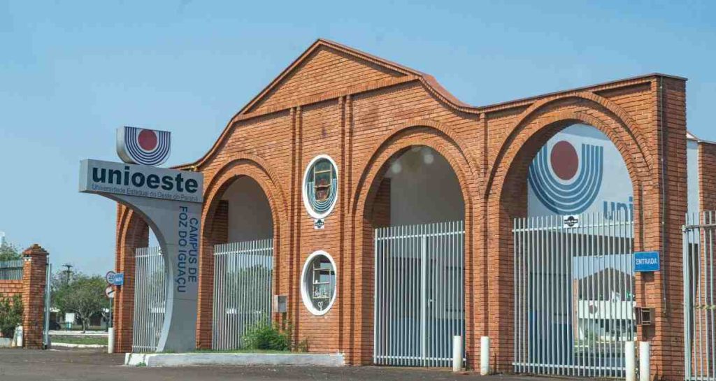 Unioeste abre inscrição para o vestibular com 13 graduações gratuitas em Foz do Iguaçu