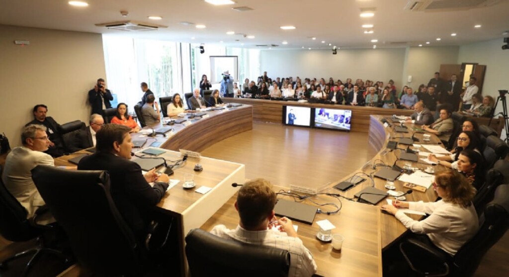 Audiência debate o combate ao desperdício de comida no Paraná