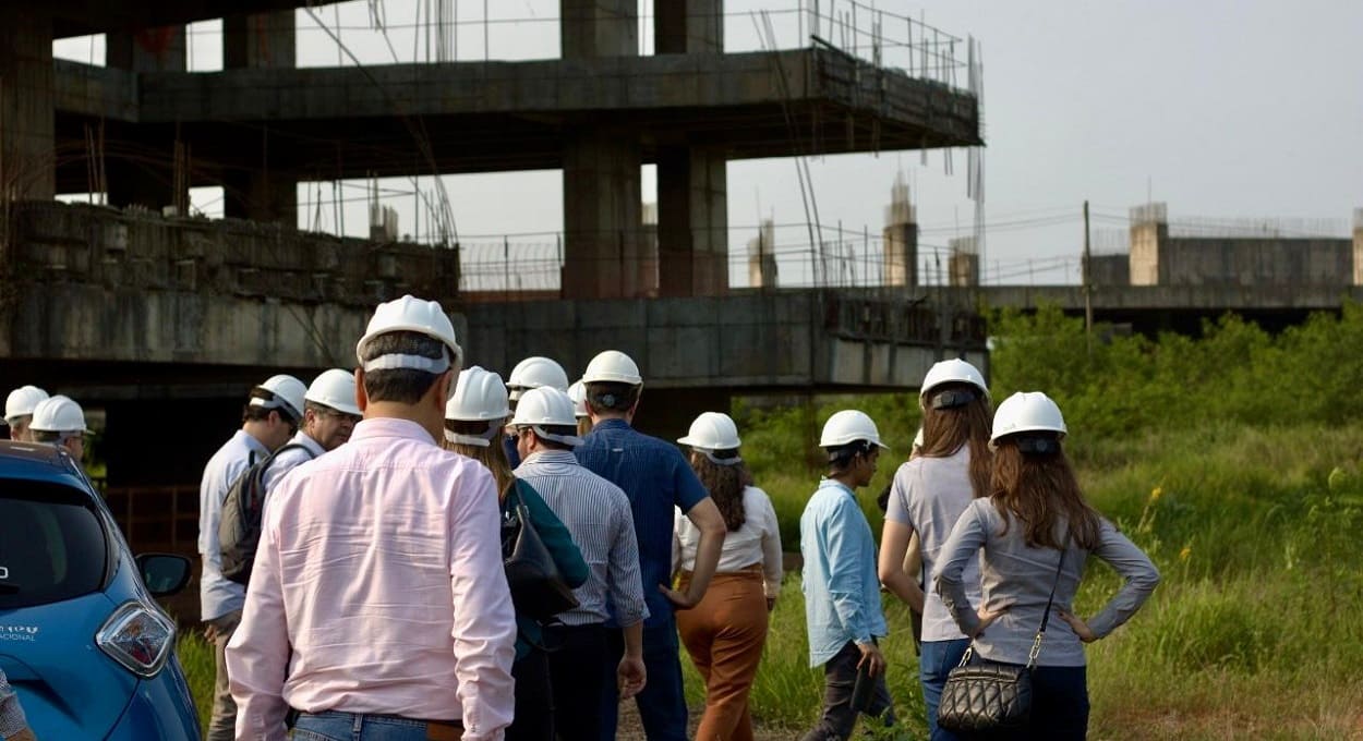 Participantes da audiência fizeram uma visita técnica às edificações do campus. Foto: Fernanda Yumi/UNOPS