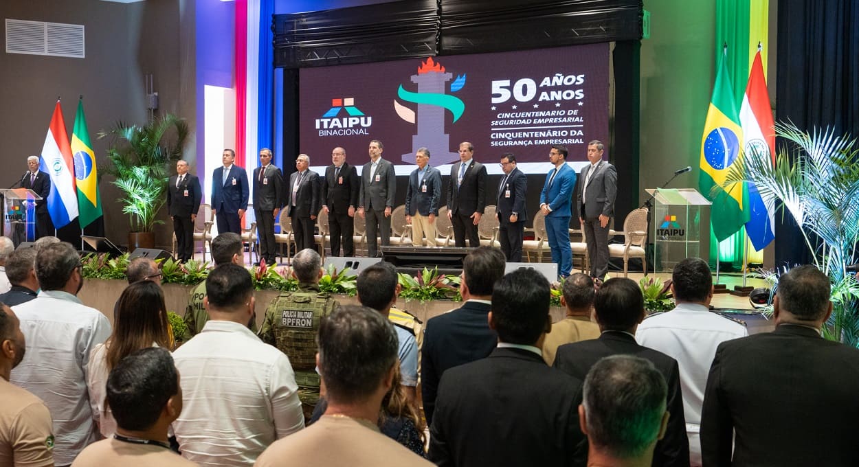 Ato binacional celebra os 50 anos do setor de segurança de Itaipu