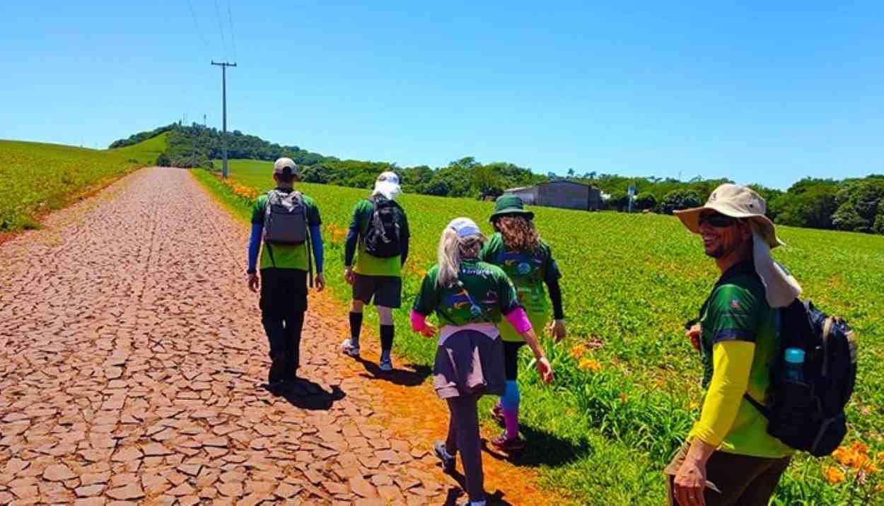 Caminhada faz imersão de três dias na natureza e paisagens rurais