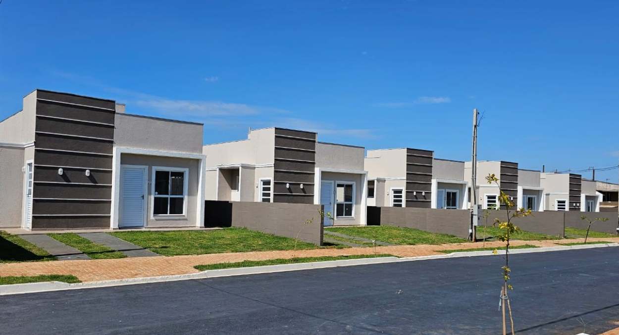 Cohapar entrega chaves de 47 novas moradias em Foz do Iguaçu