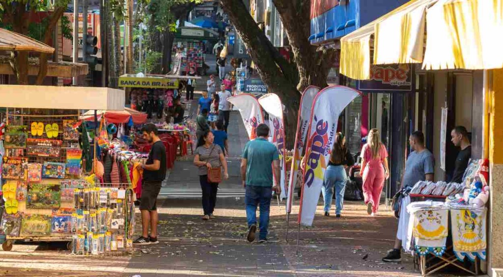 Agência do Trabalhador tem vagas para educadores, açougueiro e atendentes