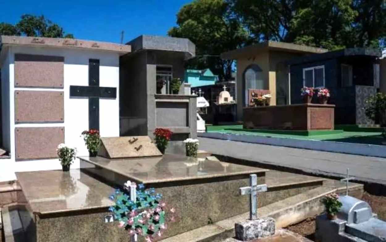 Limpeza e reforma de túmulos: morador de Foz do Iguaçu deve observar prazo