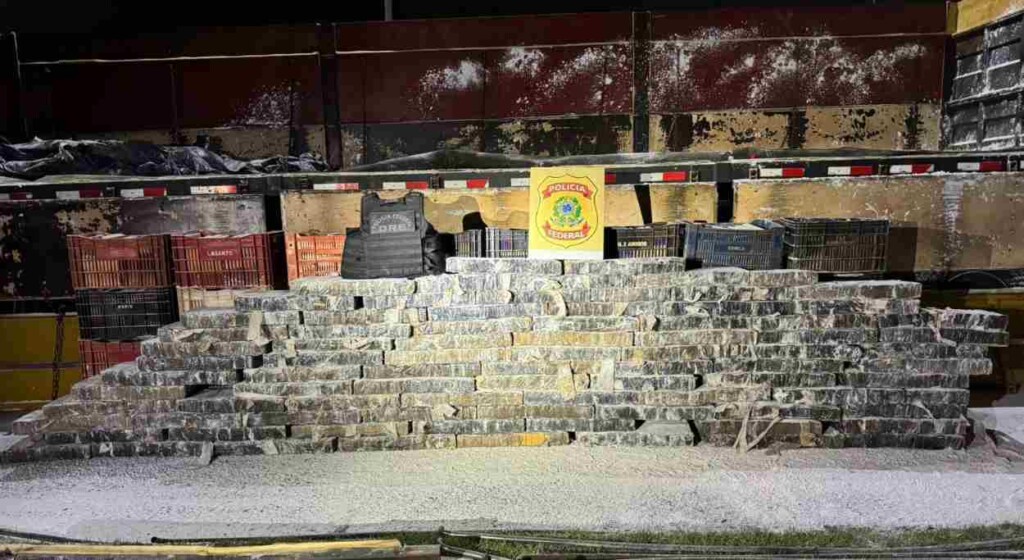 Caminhoneiro é preso com 1,7 tonelada de maconha na fronteira rumo a Camboriú