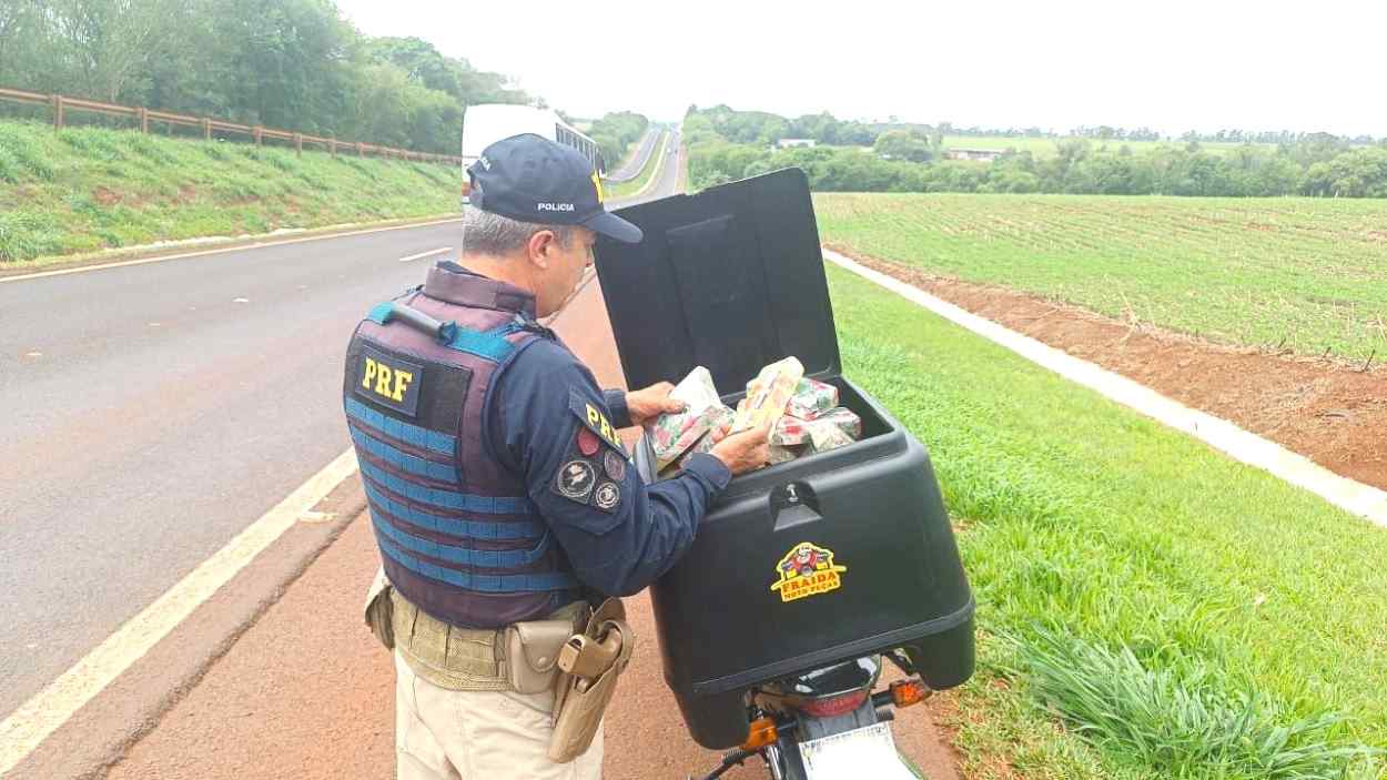 Motoboy que saiu de Foz do Iguaçu é preso na BR-277 com 60 quilos de maconha