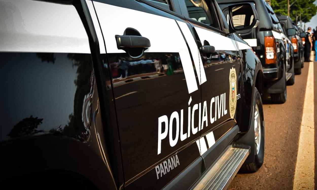 Polícia prende homem acusado de matar companheira na frente das filhas da vítima