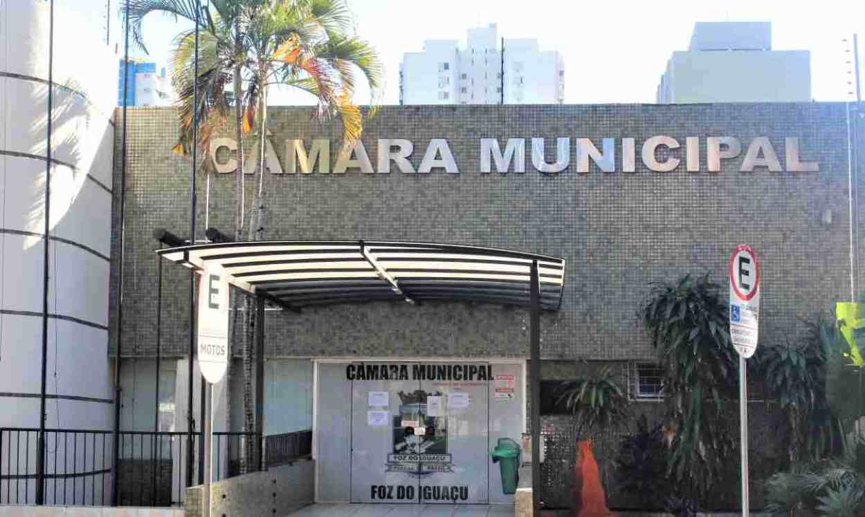 Presidente do TRE vai à Câmara para posse de vereadores mirins em Foz do Iguaçu