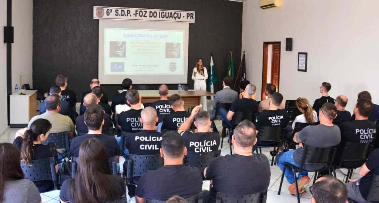 Violência doméstica: juiz e promotora palestram em capacitação a policiais civis
