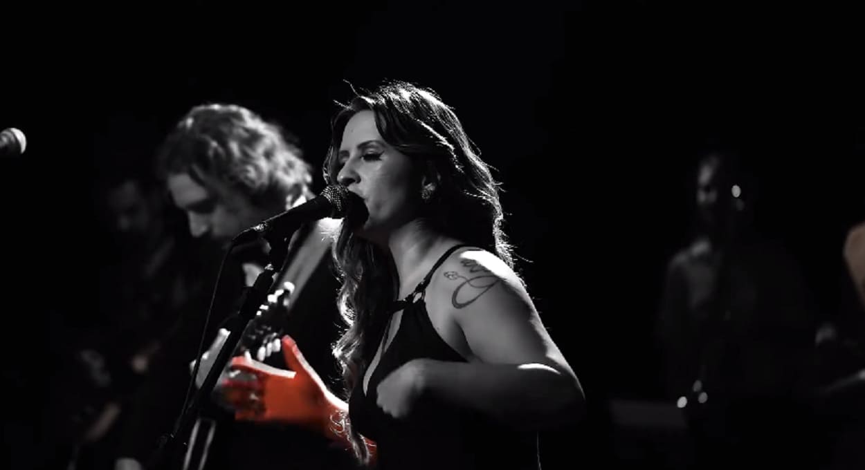 Penúltimo dia da Feira do Livro tem música e lançamentos em Foz do Iguaçu