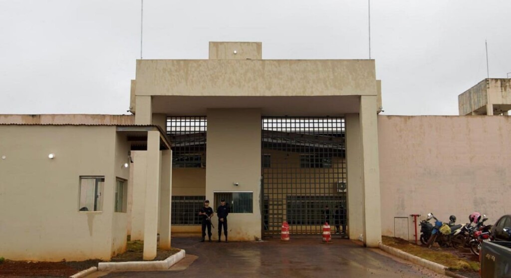 Paraguai faz megaoperação para transferência de presos na fronteira