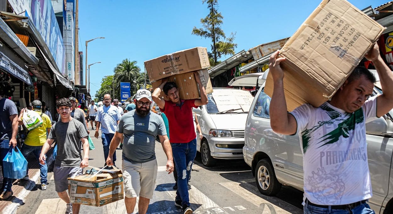 Lojistas de Ciudad del Este ofereceram descontos de até 70% nos produtos. Foto: Gentileza/Senatur