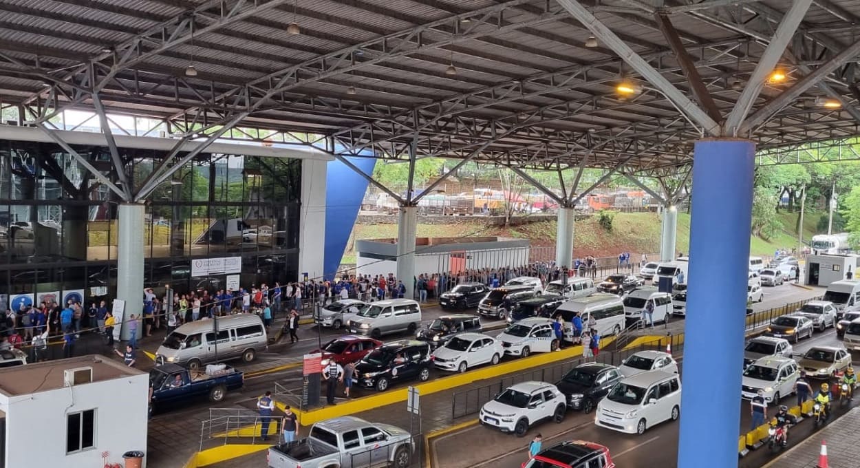 Torcida do Cruzeiro chega à fronteira para a final da Copa Sul-Americana