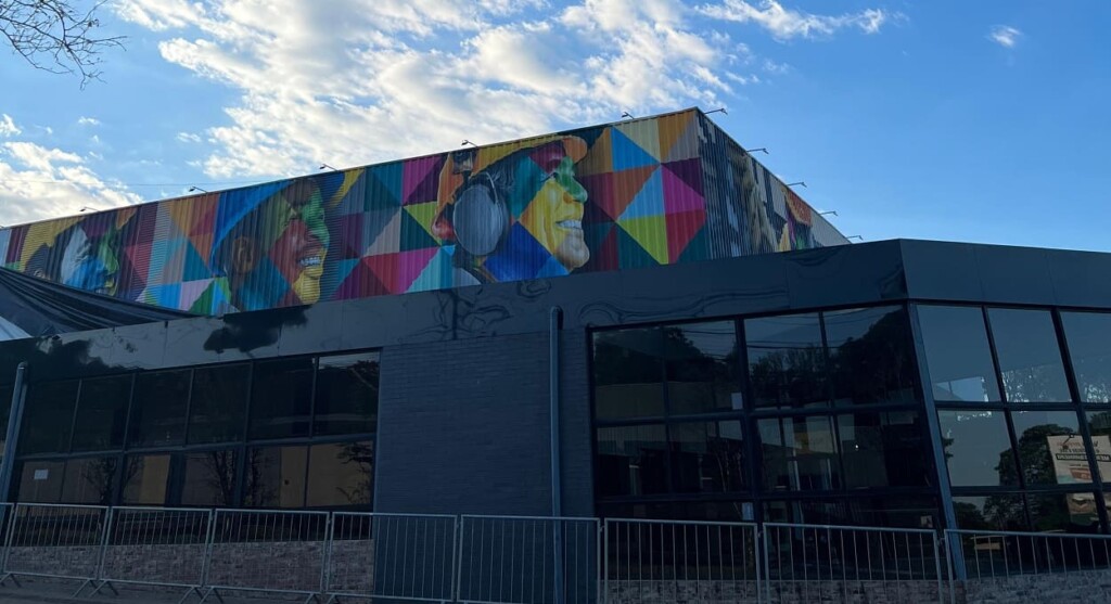 Mural do artista Eduardo Kobra é revelado em Foz do Iguaçu