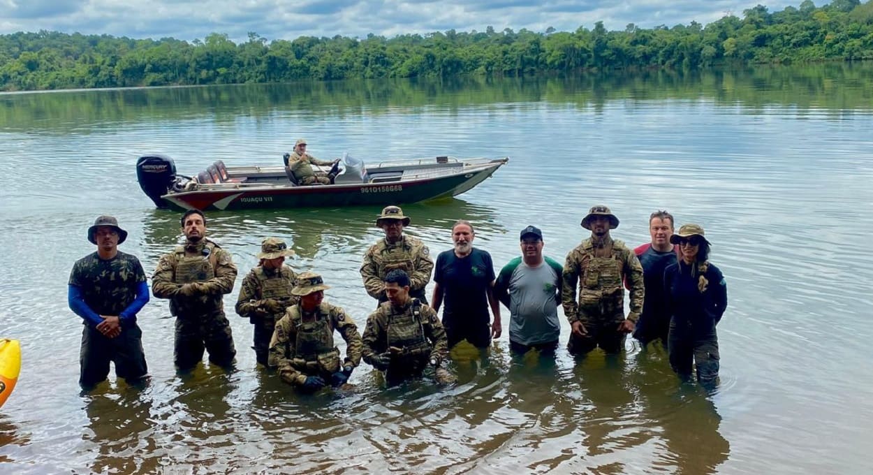 Operação vistoria trecho de rio no Parque Nacional do Iguaçu