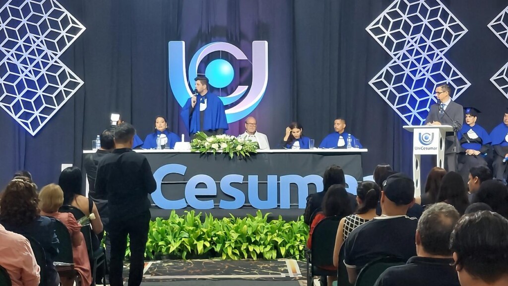 Colação de grau marca conquista de universitários da UniCesumar