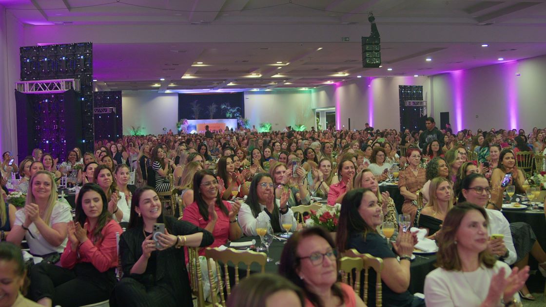 Evento da Sicredi reuniu mais de 1.300 mulheres em Foz