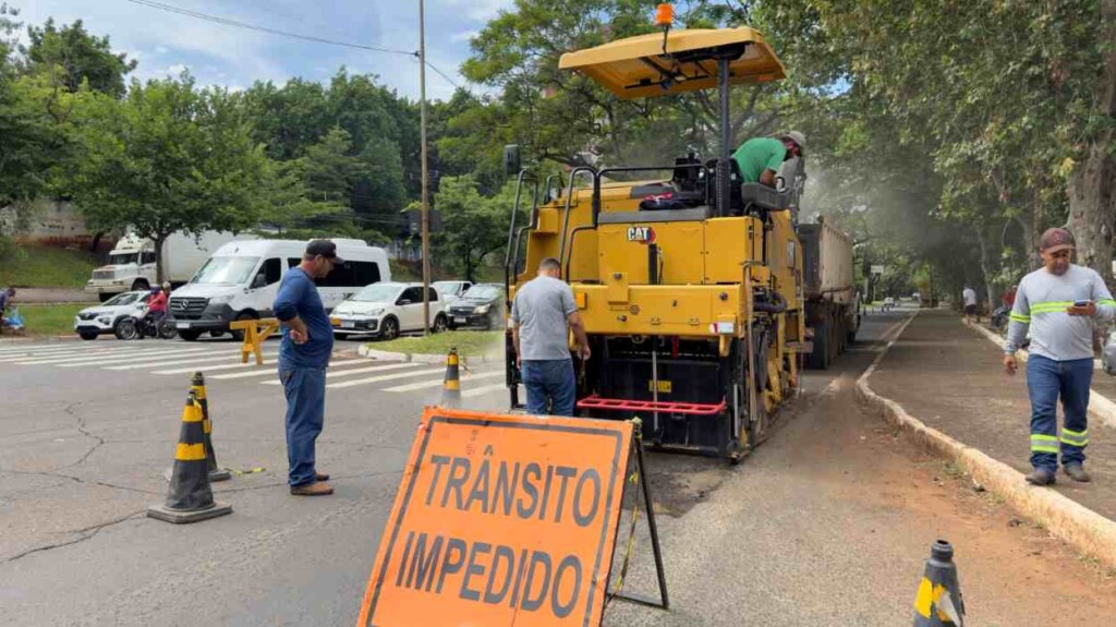 Obras alteram tráfego nas avenidas JK e Paraná em Foz do Iguaçu