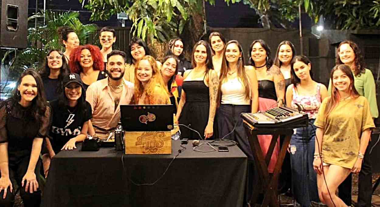 Brechó em clima de Black Friday terá peças a partir de R$ 19,90 em Foz