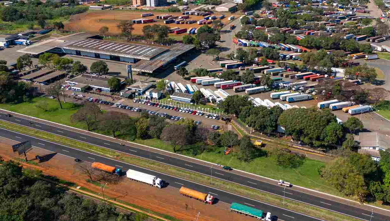 Caminhoneiros recebem serviços de saúde gratuitos em Foz do Iguaçu