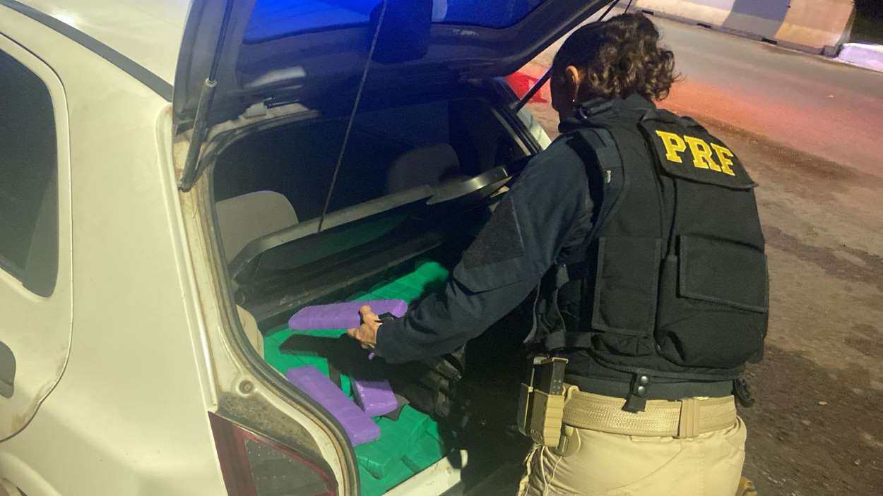 Casal de 19 anos é preso na BR-277 ao sair de Foz com carro recheado de droga