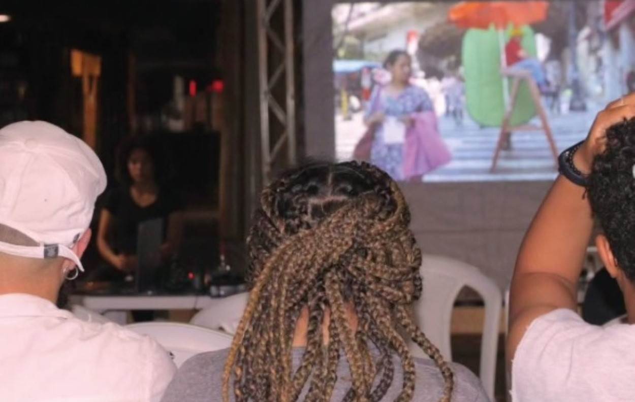 Cinema gratuito ao ar livre na Praça do Mitre neste sábado