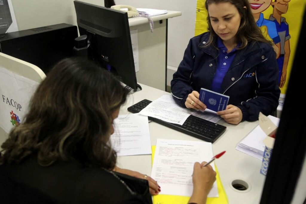 Foz do Iguaçu abre a semana com mais de 400 vagas de emprego