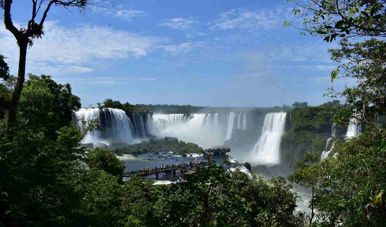 Feirão de emprego abre vagas para trabalhar nas Cataratas do Iguaçu