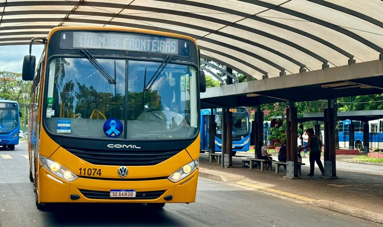 Ônibus do transporte público reforçam mensagem do Novembro Azul