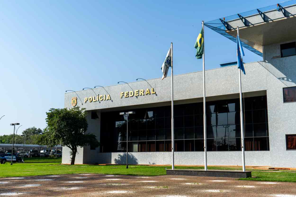 Operação policial mira esquema de fraudes bancárias com ‘laranjas’