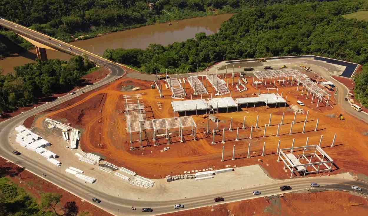 Perimetral Leste abre terceiro turno para intensificar obra em Foz