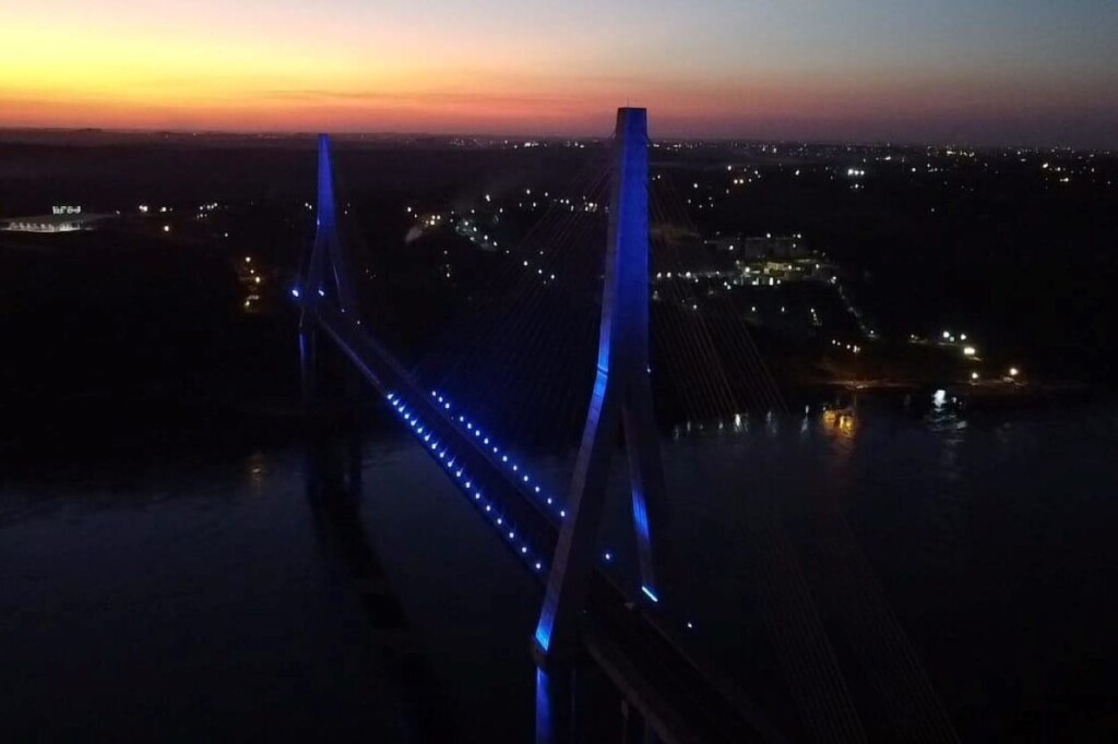 Ponte da Integração ganha iluminação especial pelo Novembro Azul