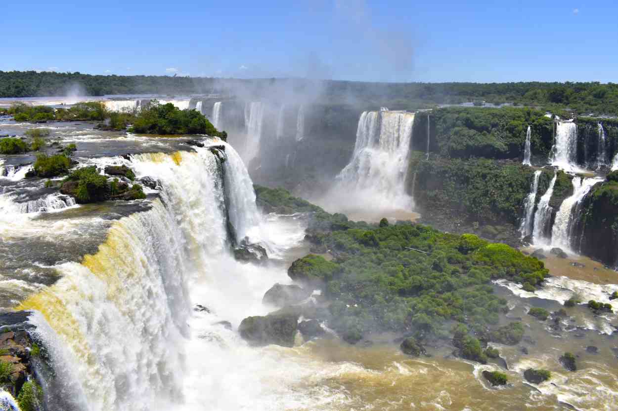 Turismo em Foz do Iguaçu ‘bomba’ no feriadão da República