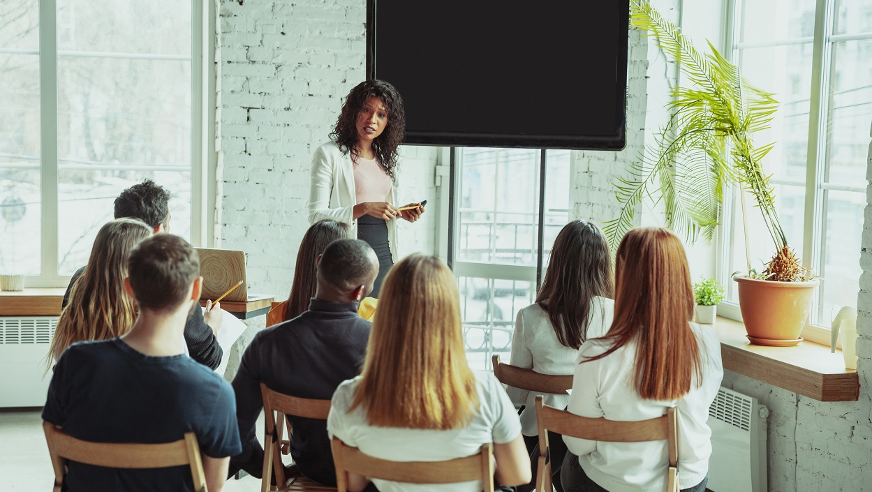 Nucomfi promove Workshop de IA focado em empresas e negócios