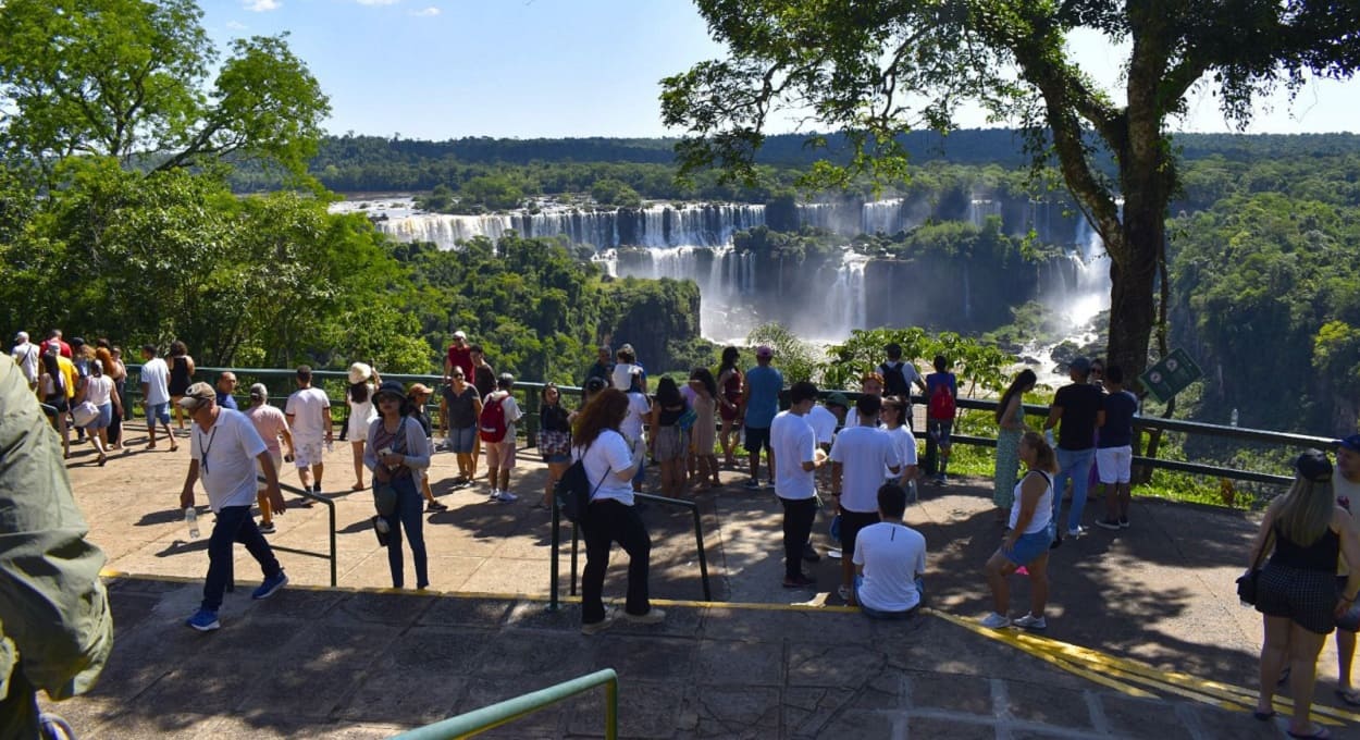 Dia das Cataratas, celebrado em 11 de novembro.