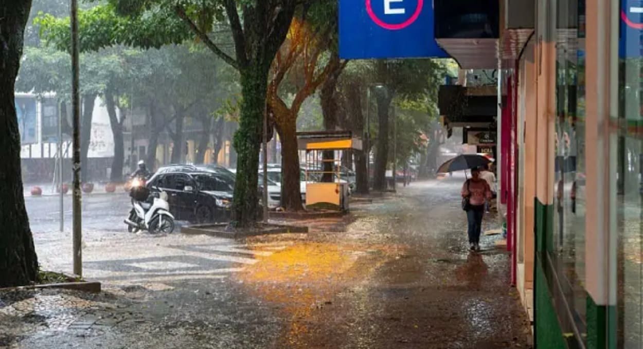 Chuva do fim de semana supera a média do mês no Paraná