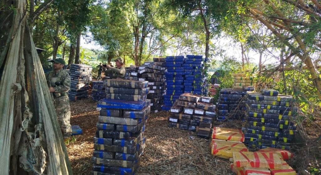 Paraguai faz apreensão recorde de maconha na fronteira