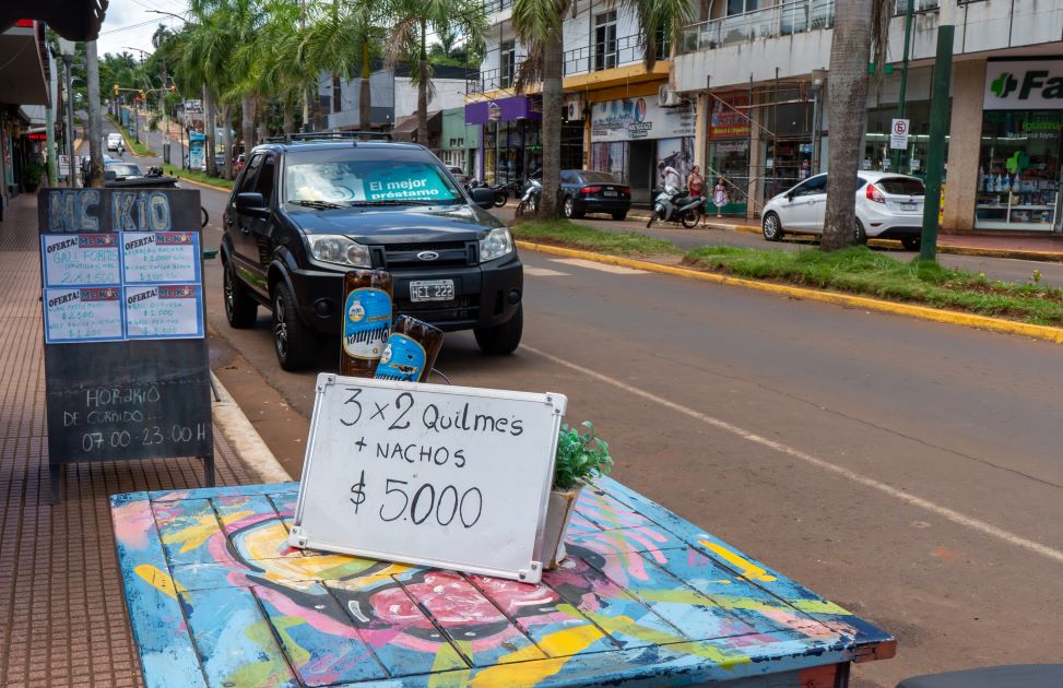 Política econômica traz argentinos para Foz e freia  brasileiros em Puerto Iguazú