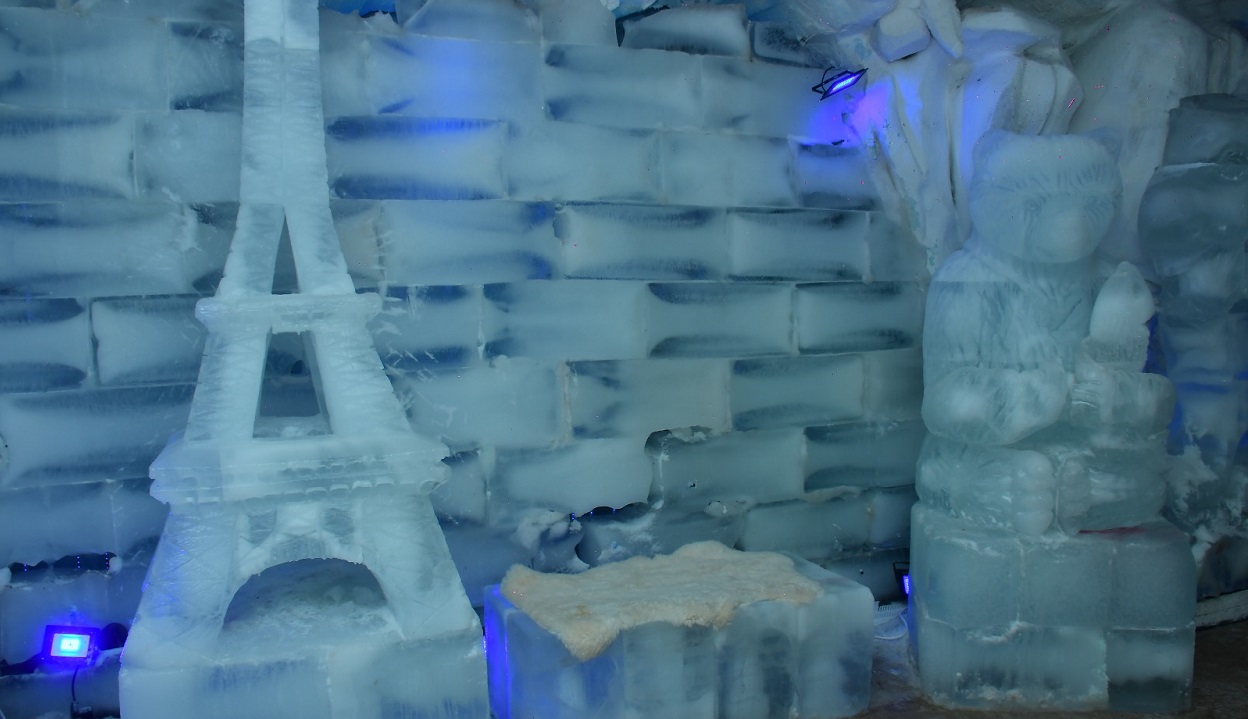 Dreams Ice bar celebra 7 anos e ganha novas estátuas
