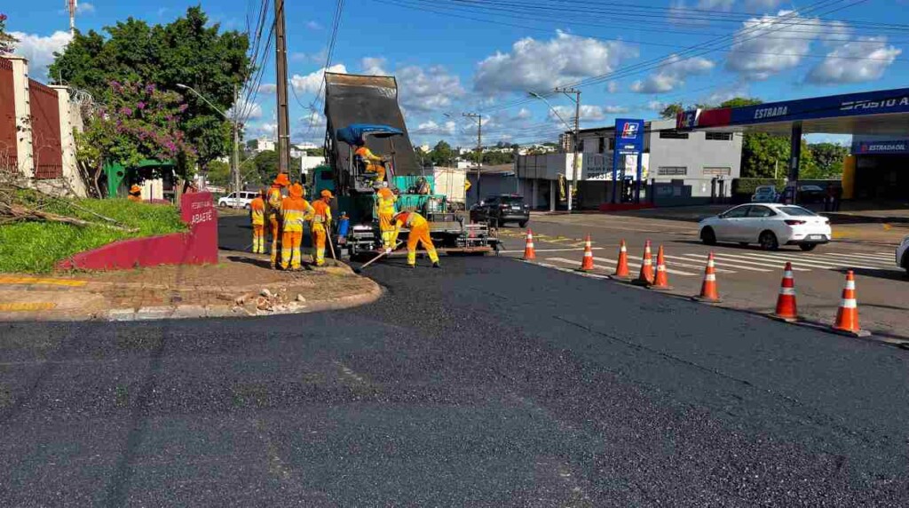 Avenida República Argentina começa a receber recape de asfalto