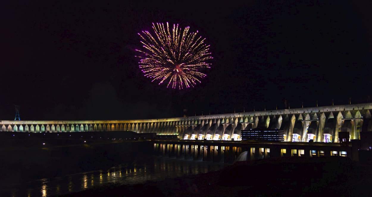 Descubra Itaipu: datas extras para visitar a obra iluminada e o Refúgio Biológico