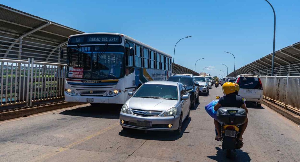 Fiscalização confisca 210 iPhones em ônibus entre Foz e Ciudad del Este