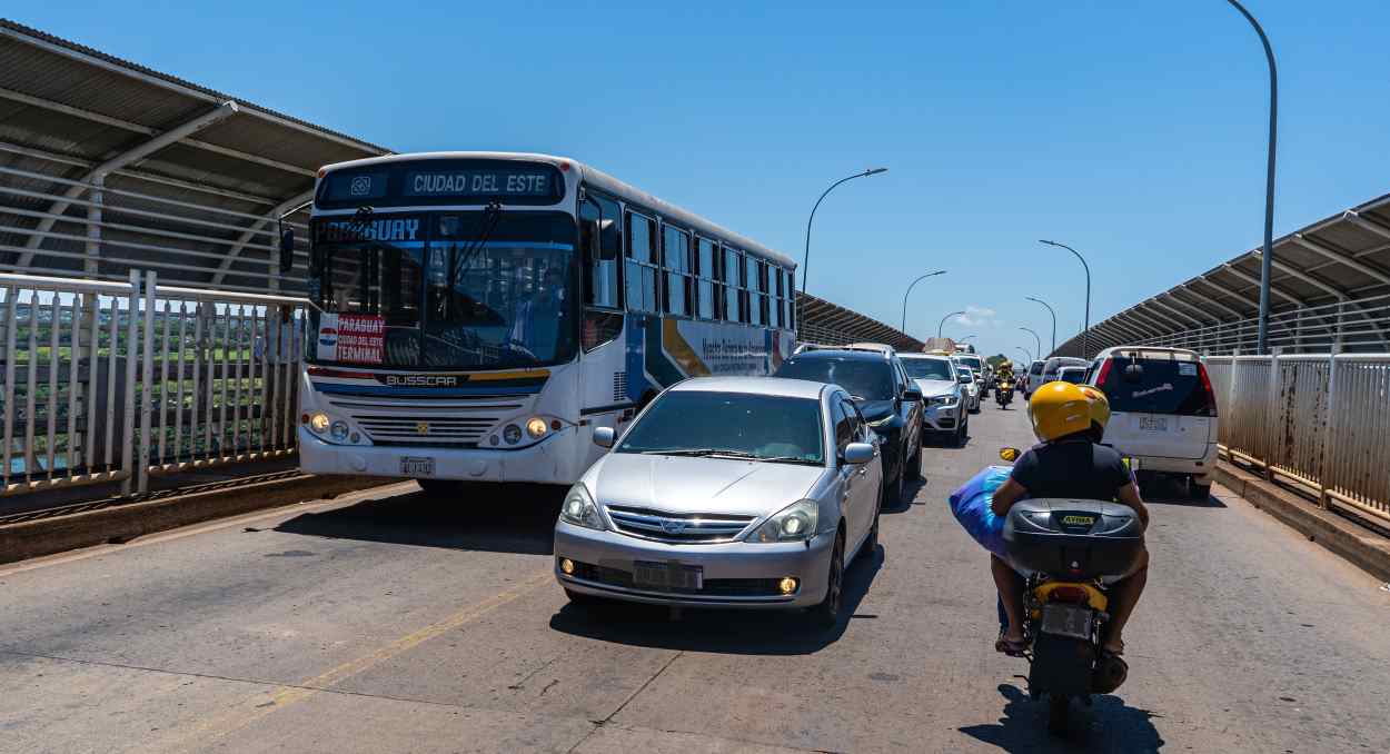 Fiscalização confisca 210 iPhones em ônibus entre Foz e Ciudad del Este